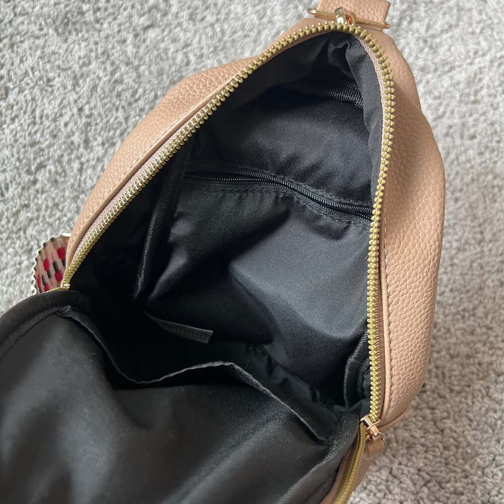 A LITTLE LAST MINUTE TAN SLING BAG - Picture 6 of 16